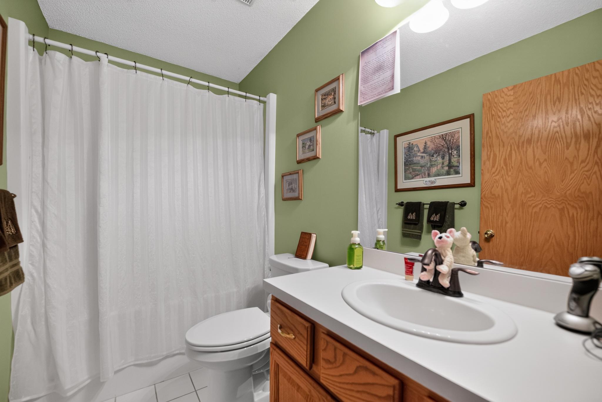 26_758_Garceau_Ln-Bathroom-7277.jpg