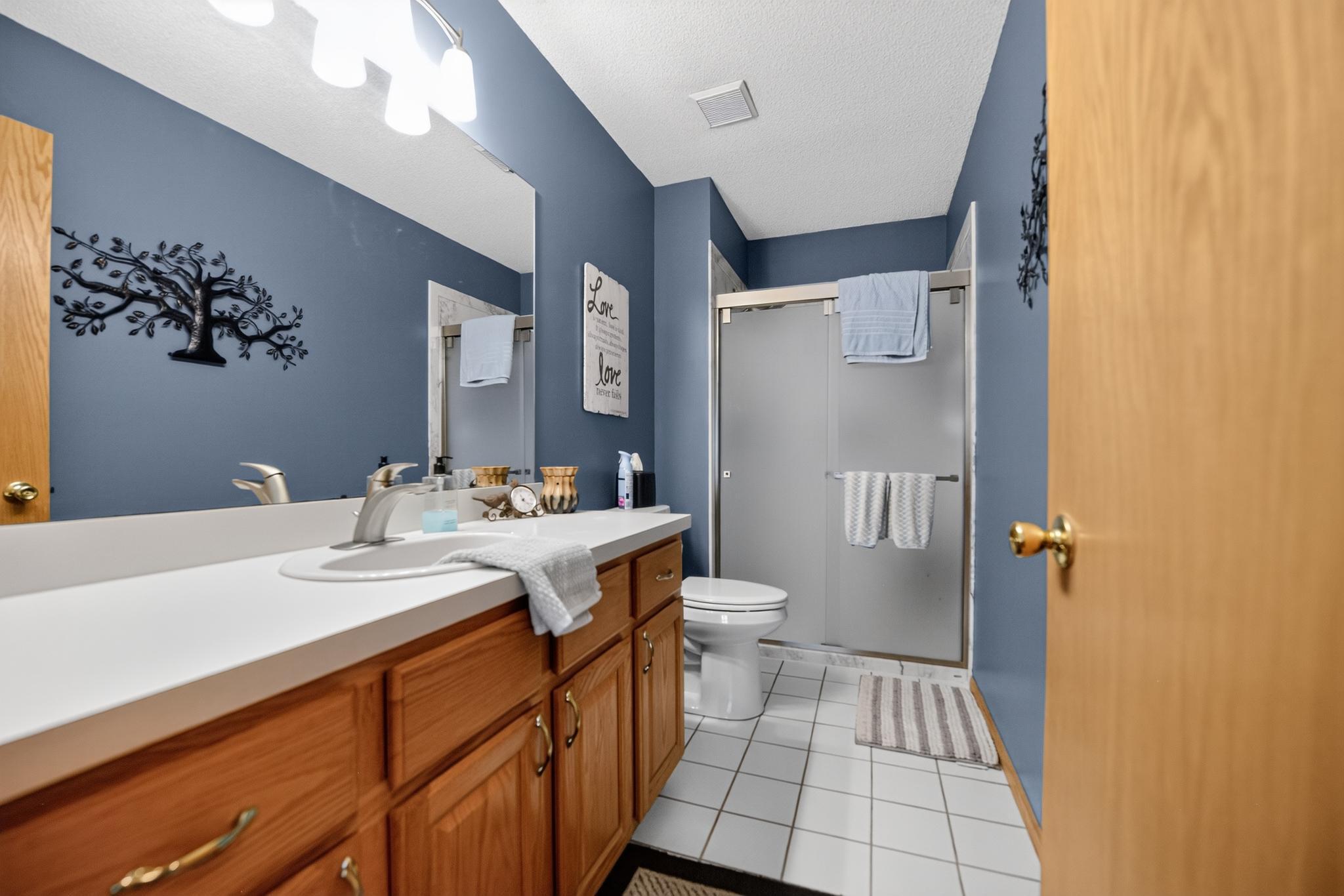 25_758_Garceau_Ln-Bathroom-7302.jpg