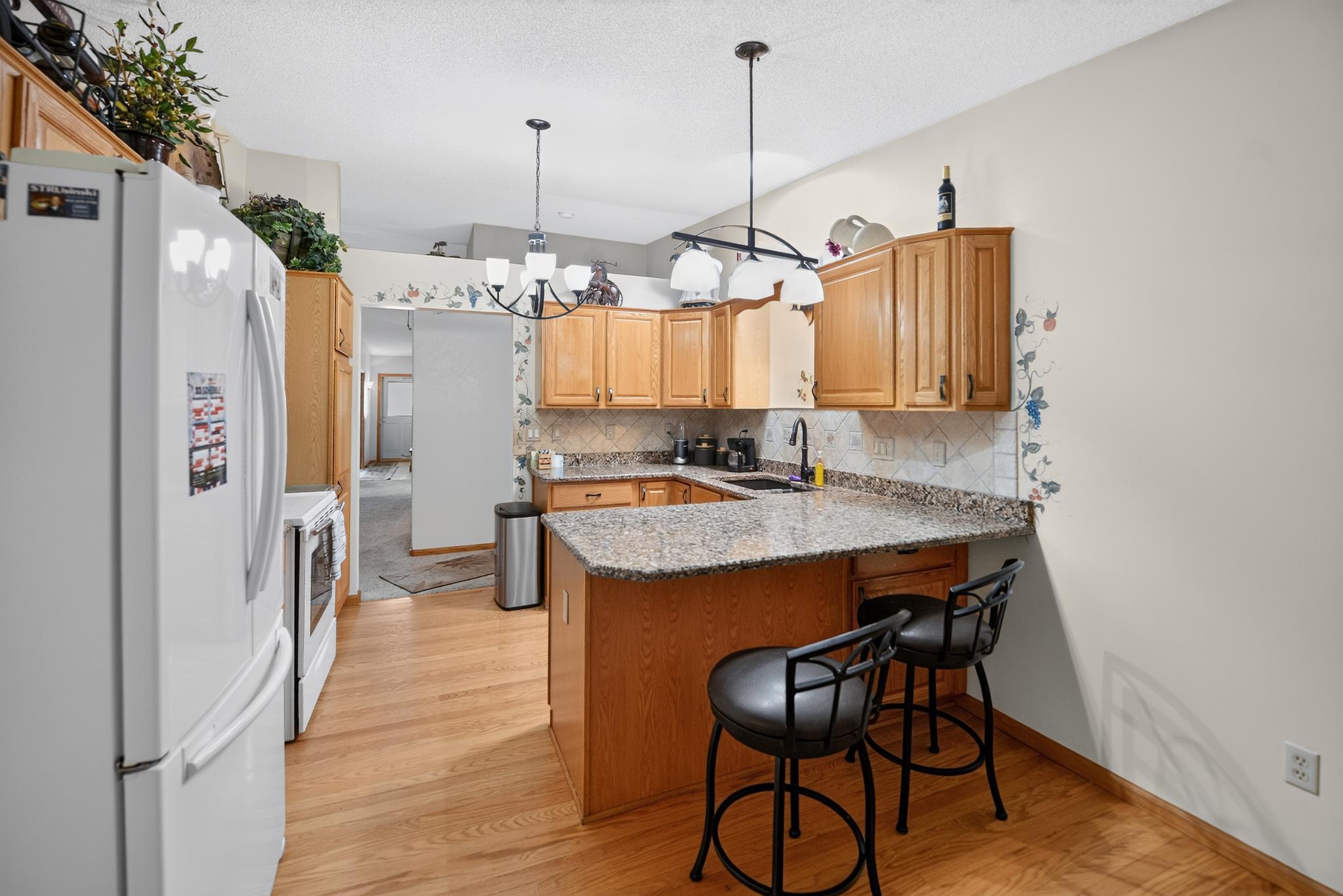 15_758_Garceau_Ln-Kitchen-7289.jpg