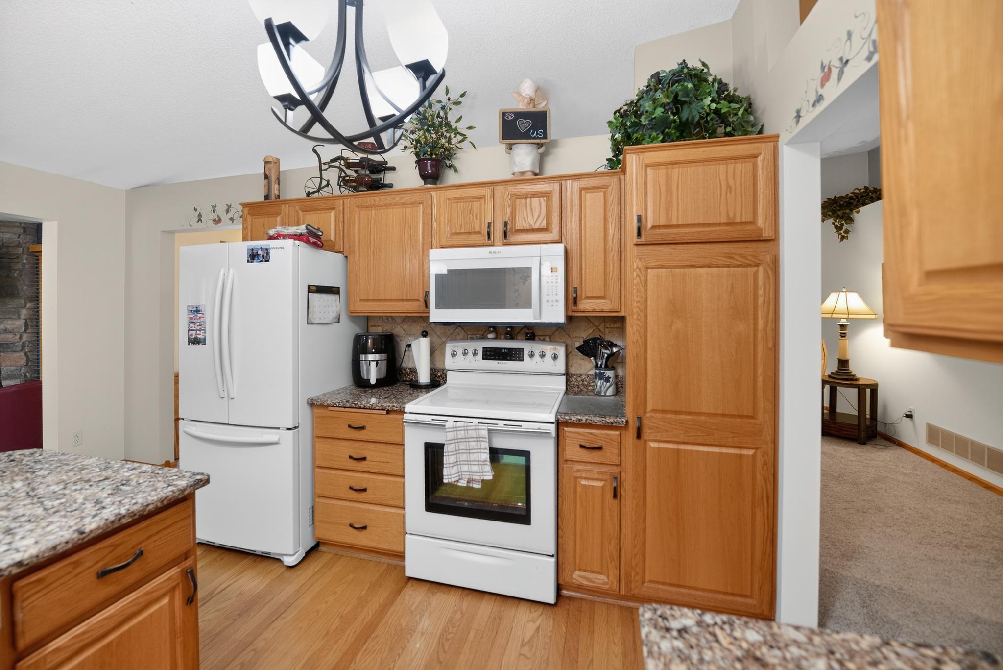 14_758_Garceau_Ln-Kitchen-7294.jpg