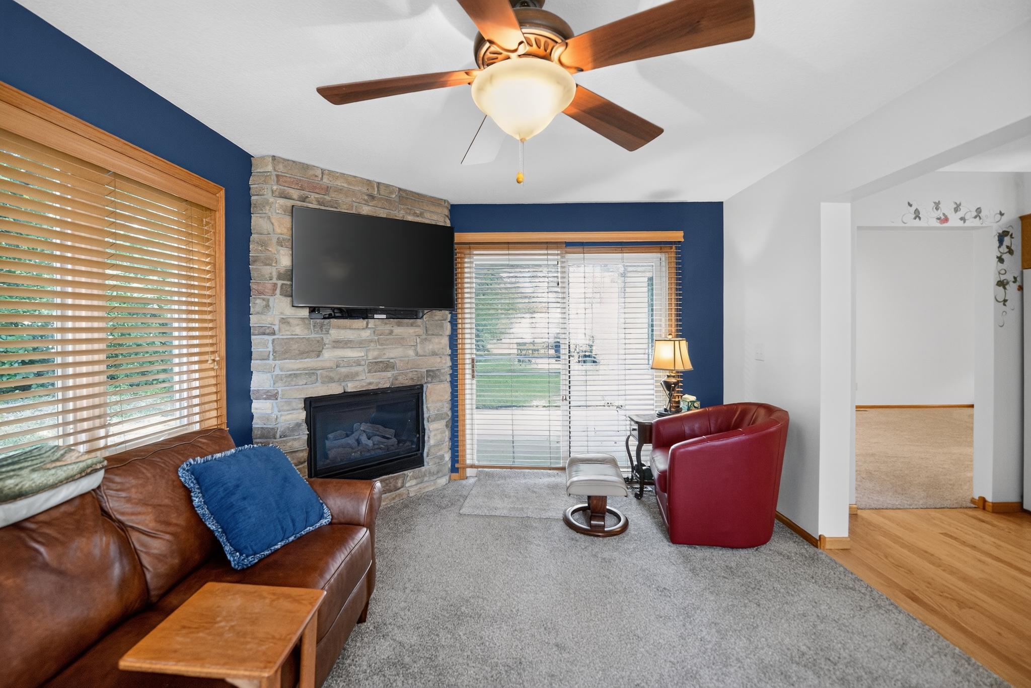 11_758_Garceau_Ln-Living_room-7287.jpg