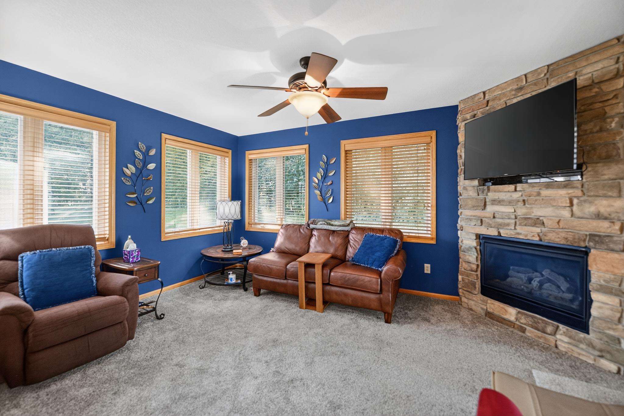 10_758_Garceau_Ln-Living_room-7305.jpg