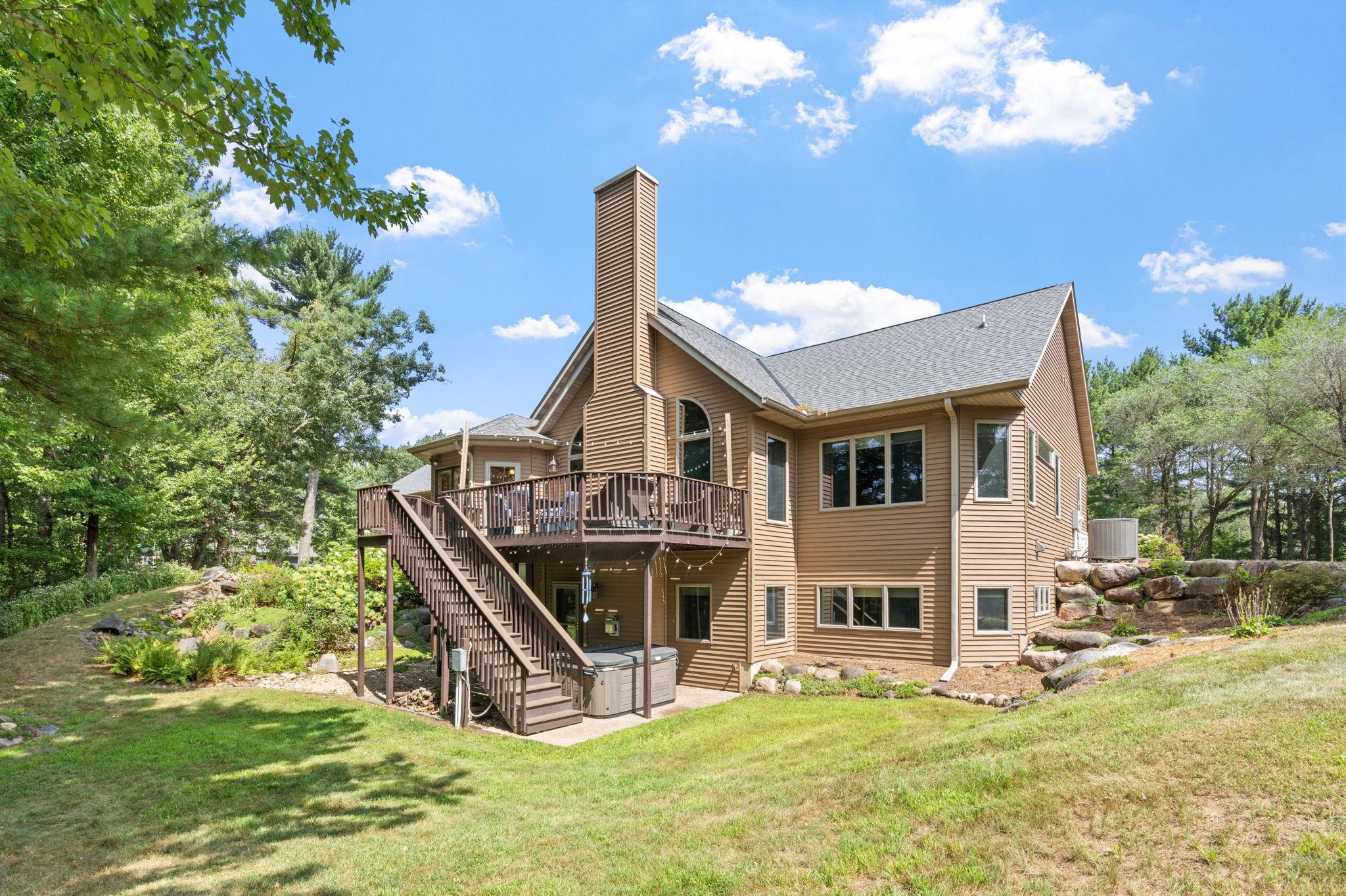 Great maintenance-free deck to enjoy the view!