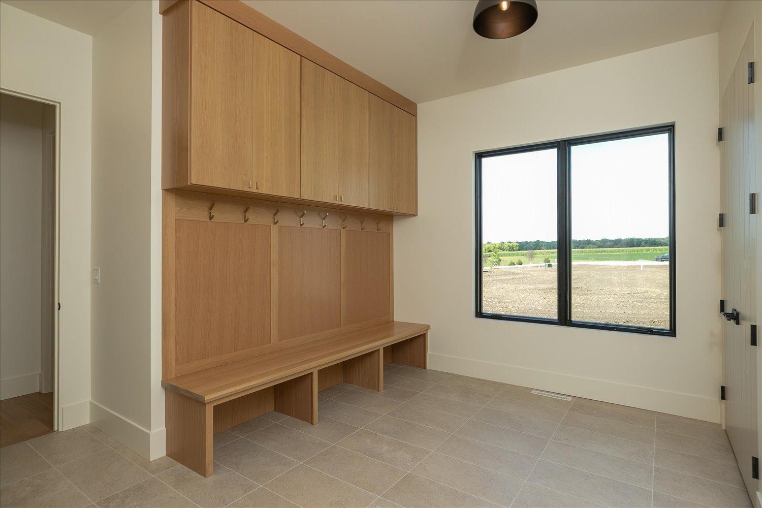 19-18-Mudroom.jpg