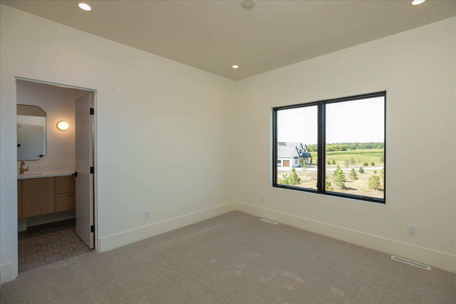 33-31-Bedroom.jpg