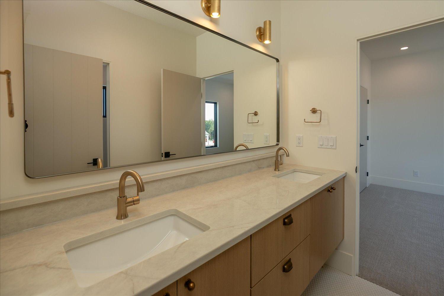 41-39-Bathroom.jpg