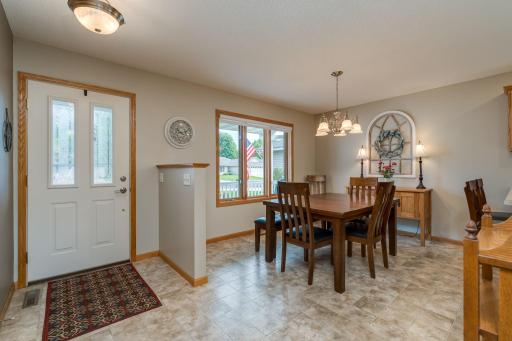 4-web-or-mls-129-cameo-ln.jpg