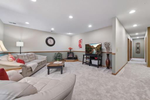 1736 White Oak Drive, Chaska, MN 55318