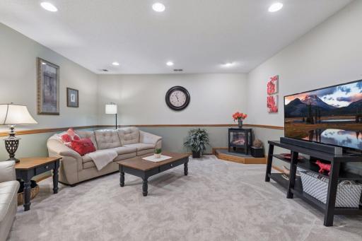 1736 White Oak Drive, Chaska, MN 55318