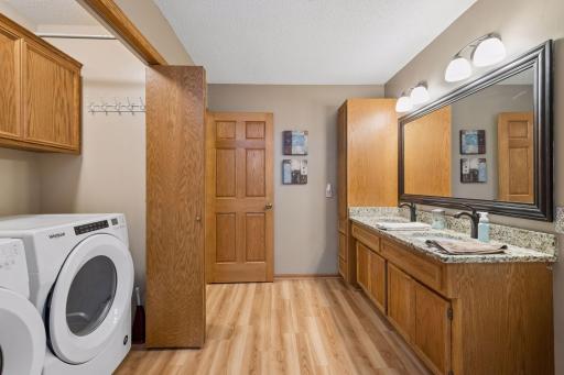 1736 White Oak Drive, Chaska, MN 55318