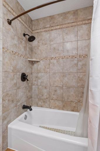 1736 White Oak Drive, Chaska, MN 55318