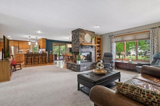 1736 White Oak Drive, Chaska, MN 55318