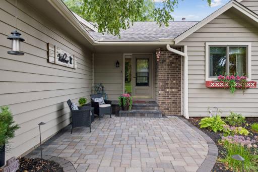 1736 White Oak Drive, Chaska, MN 55318