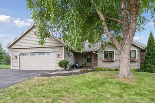 1736 White Oak Drive, Chaska, MN 55318
