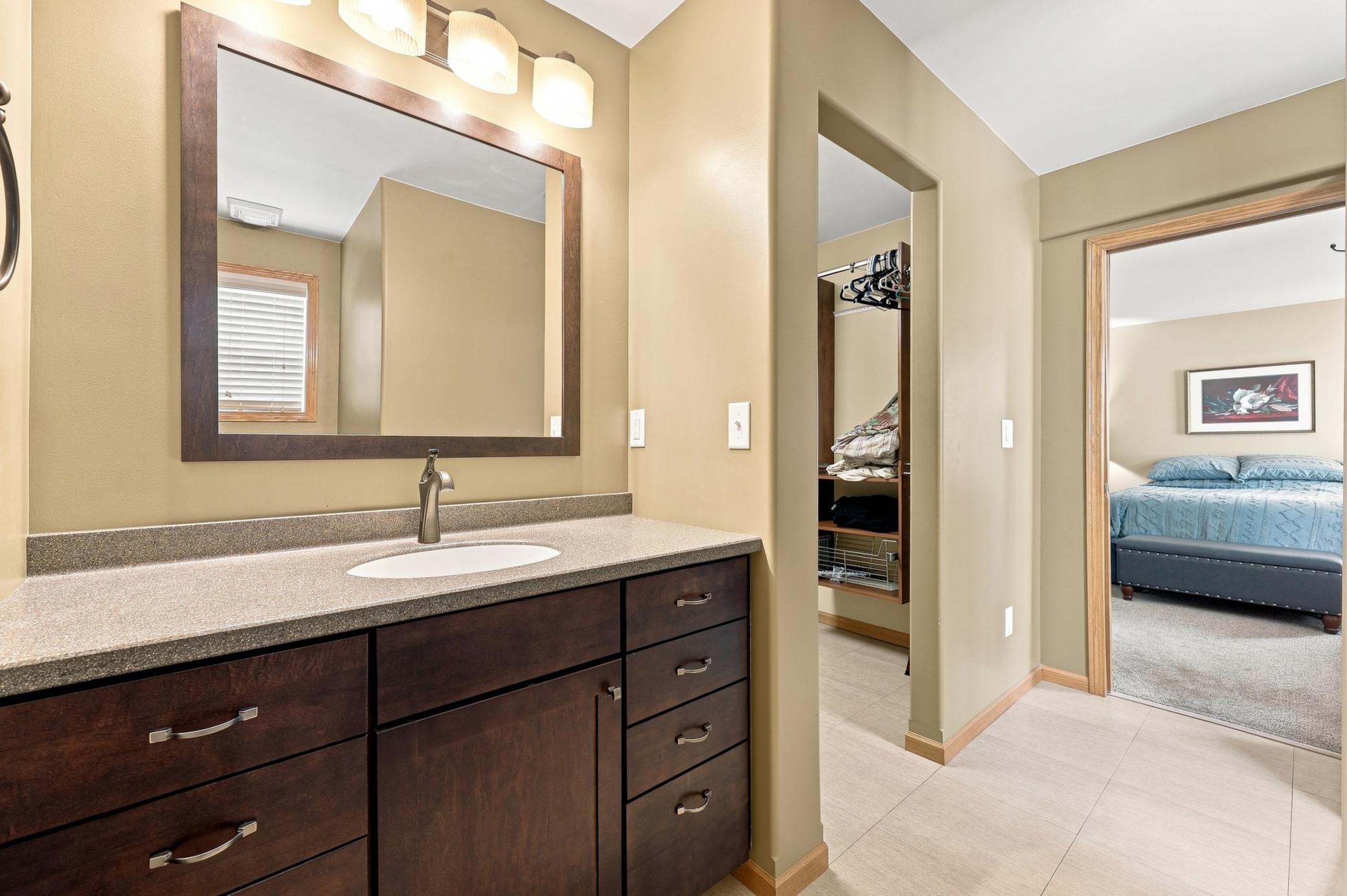Primary En-suite Bathroom