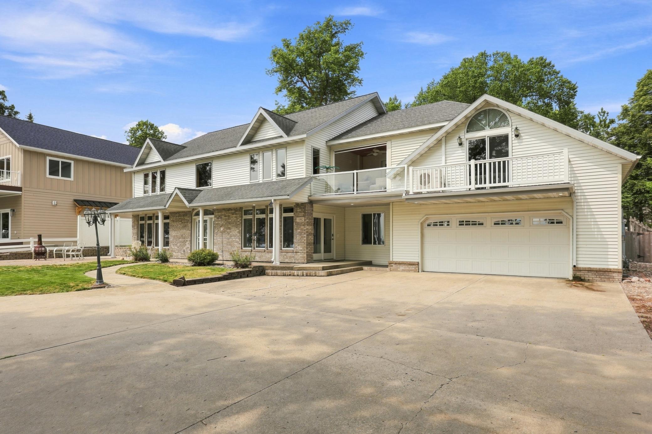 1082 West Lake Dr