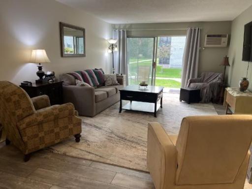 2720 Dale Street N, C113, Roseville, MN 55113
