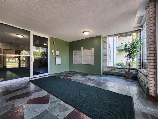 2720 Dale Street N, C113, Roseville, MN 55113