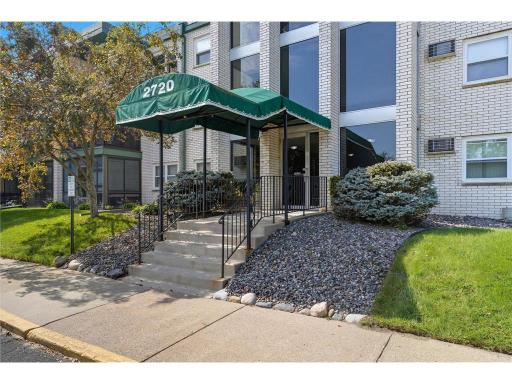 2720 Dale Street N, C113, Roseville, MN 55113