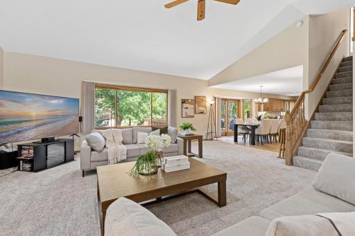 An open layout that keeps everyday life, conversation, and time together effortlessly connected.