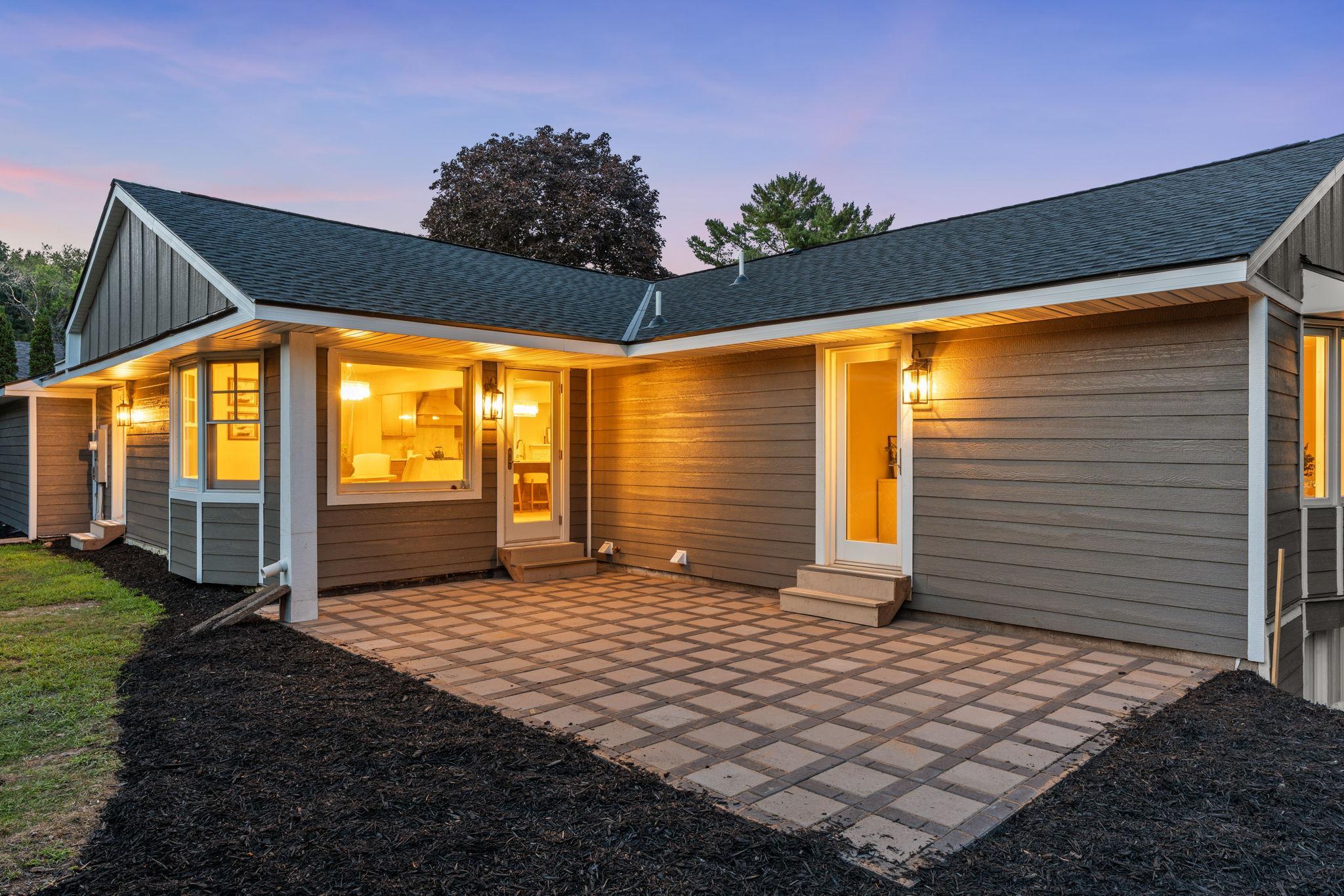 7-web-or-mls-Twilight 7.jpg