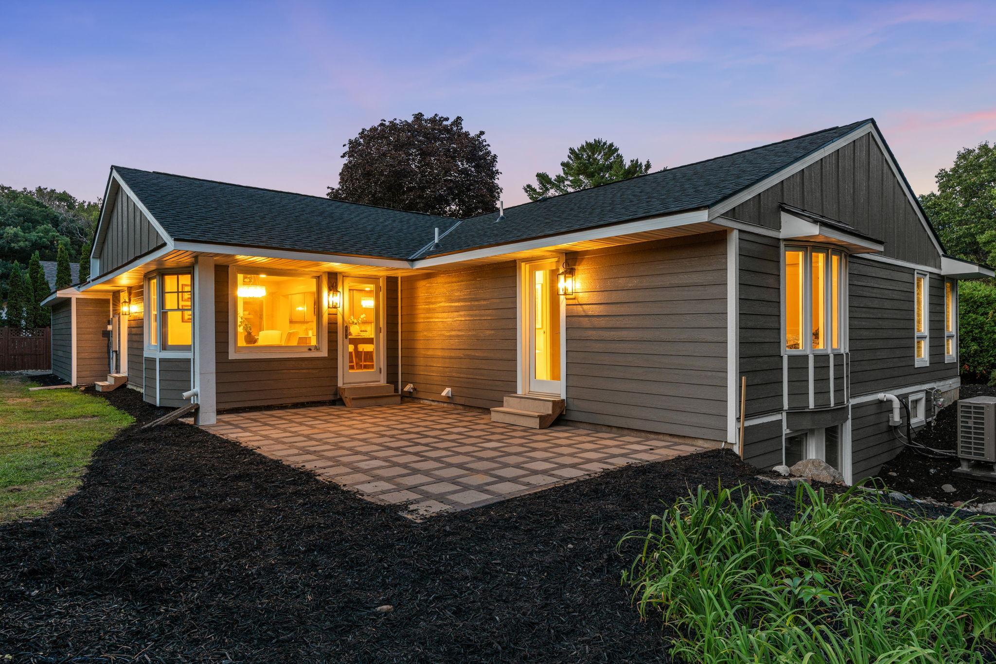 6-web-or-mls-Twilight 6.jpg