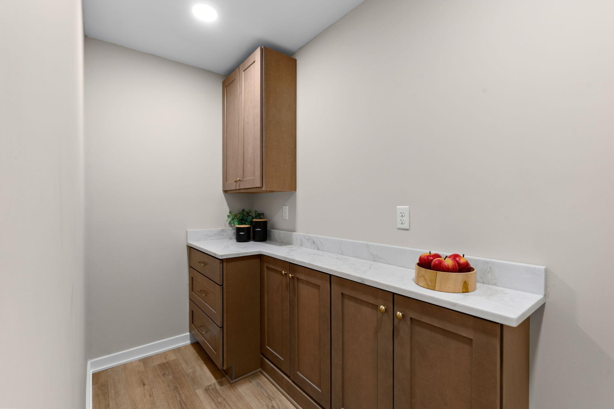 48-web-or-mls-11934 James Rd-40.jpg