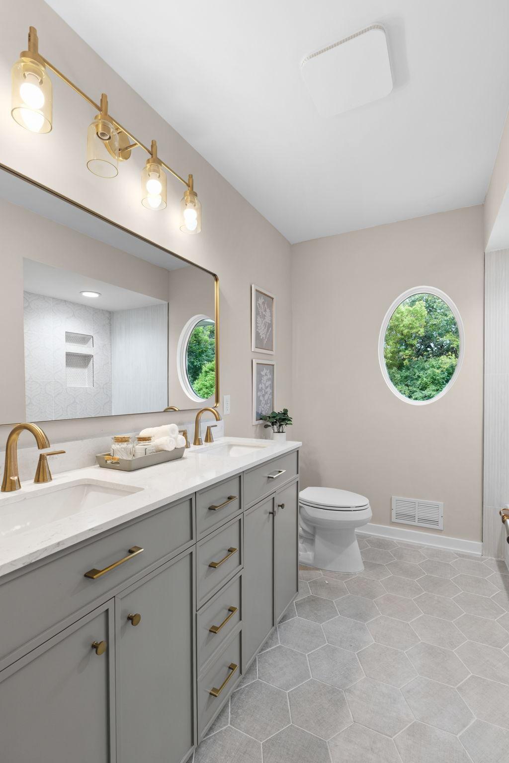 62-web-or-mls-11934 James Rd-54.jpg