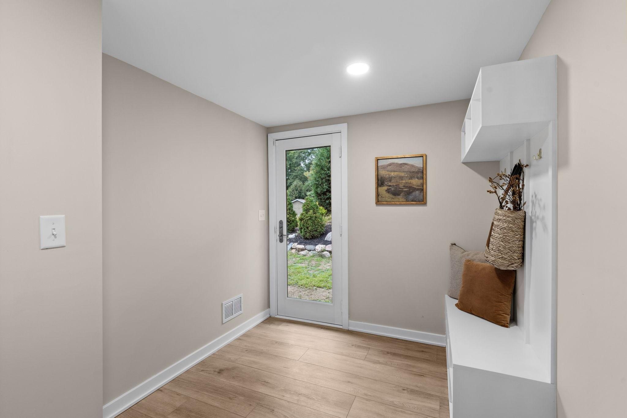 49-web-or-mls-11934 James Rd-41.jpg