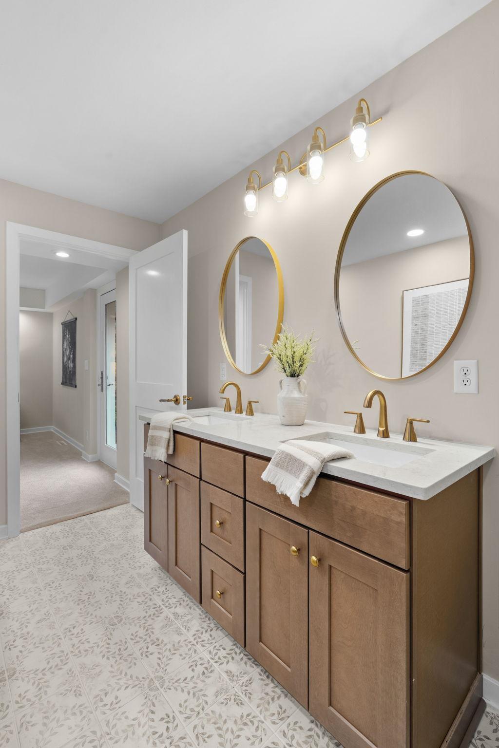 58-web-or-mls-11934 James Rd-50.jpg