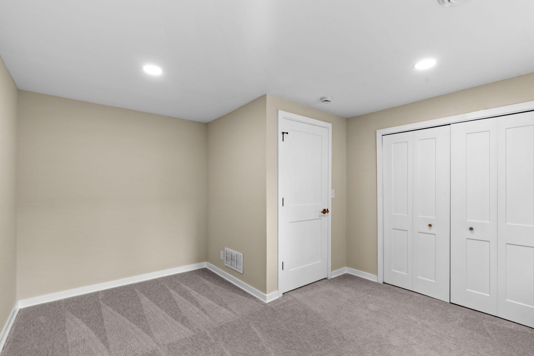 76-web-or-mls-11934 James Rd-68.jpg