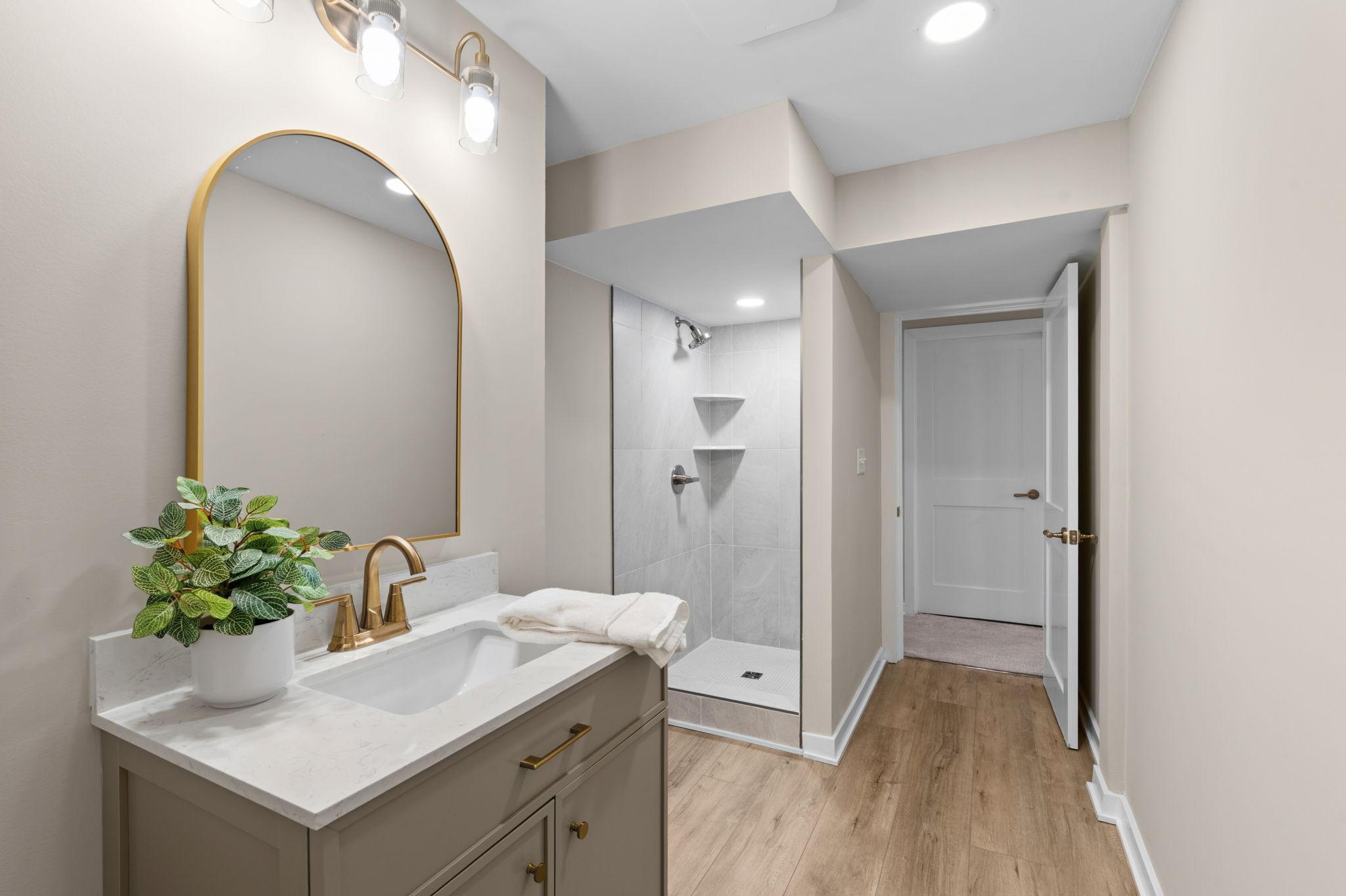 73-web-or-mls-11934 James Rd-65.jpg
