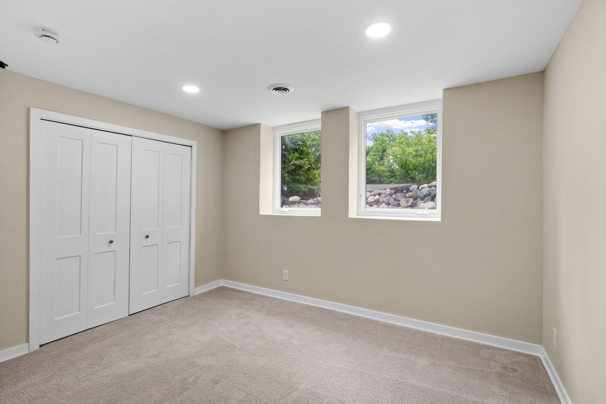 77-web-or-mls-11934 James Rd-69.jpg