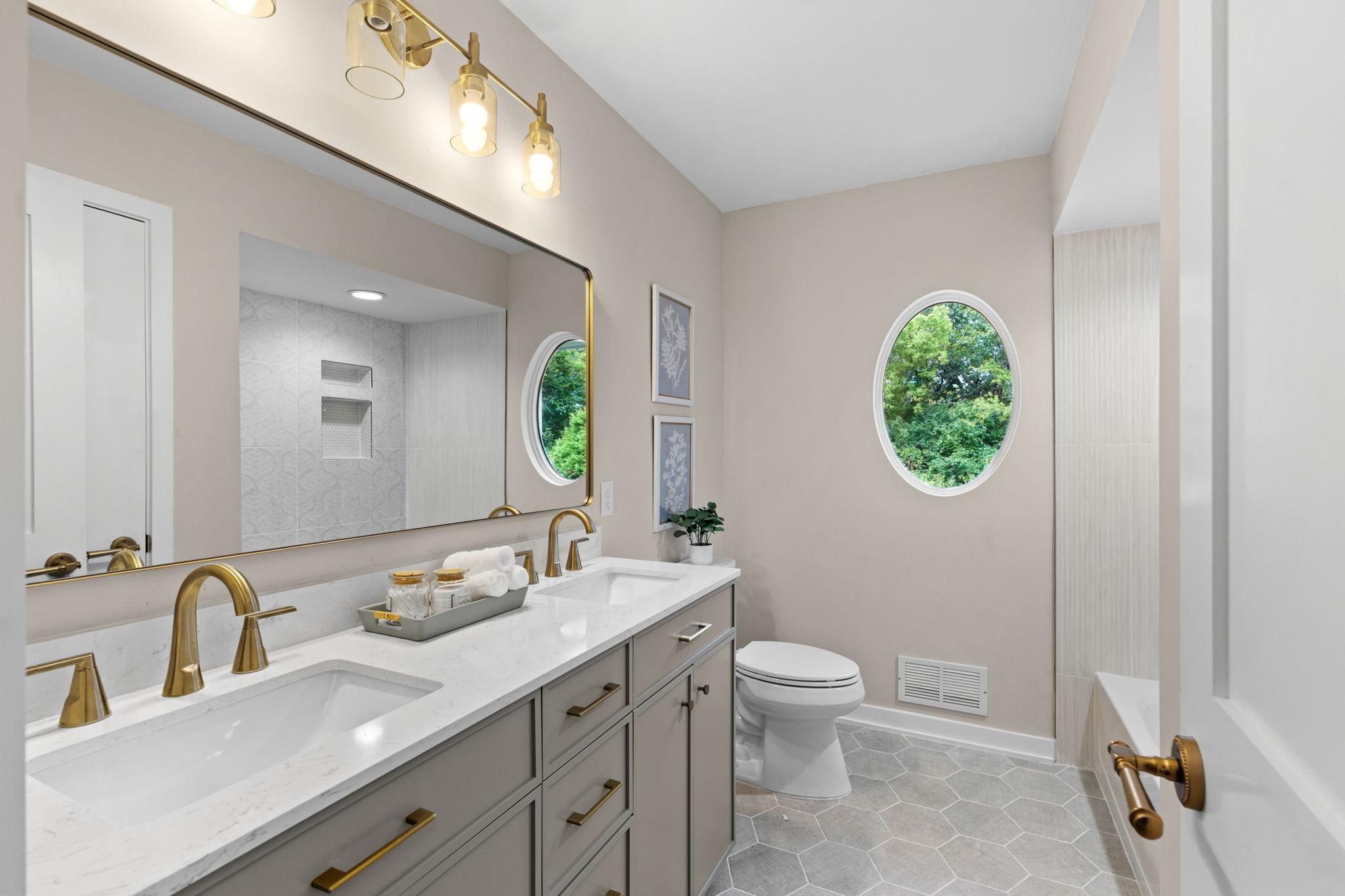 61-web-or-mls-11934 James Rd-53.jpg