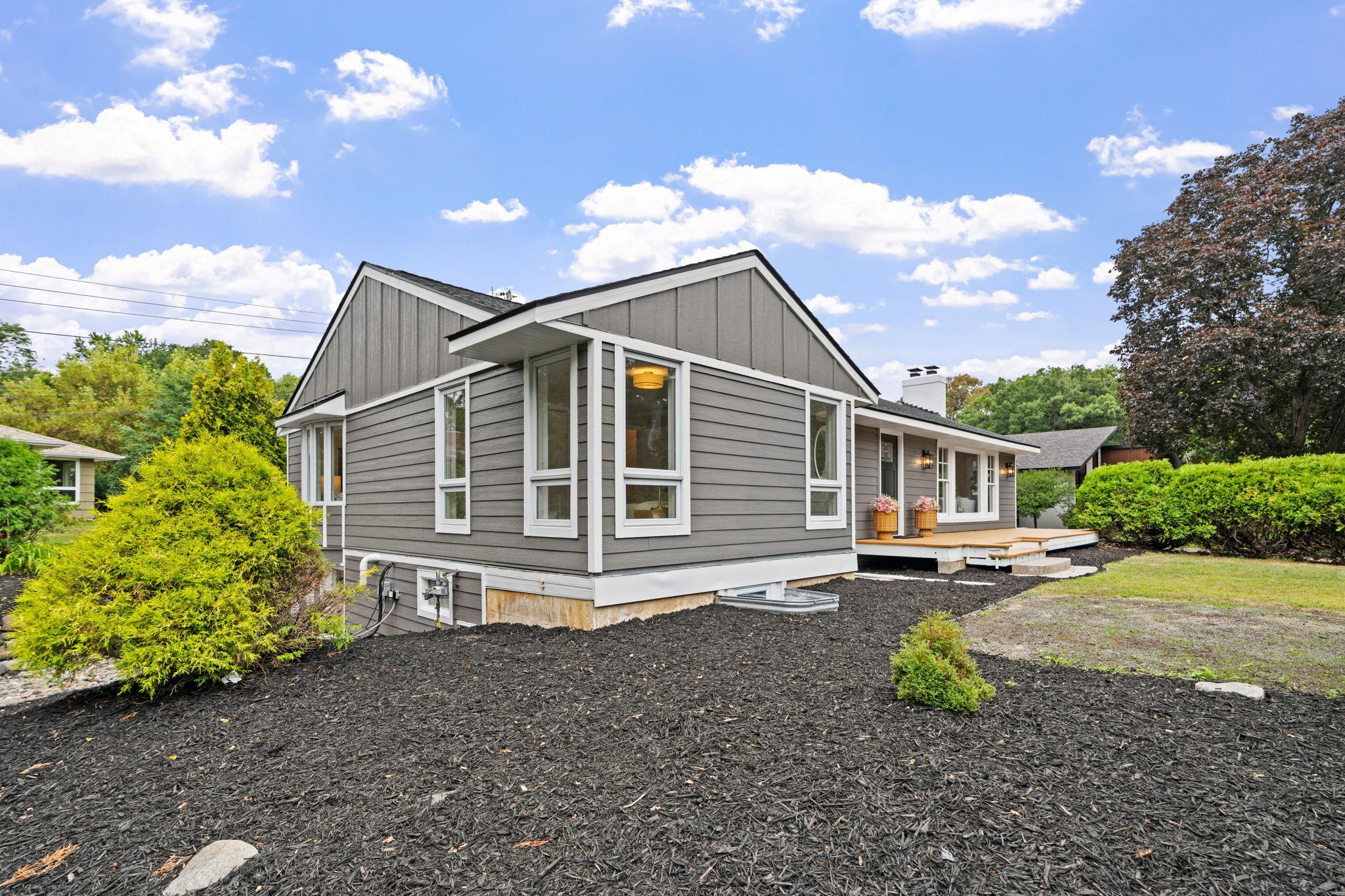 14-web-or-mls-11934 James Rd-6.jpg