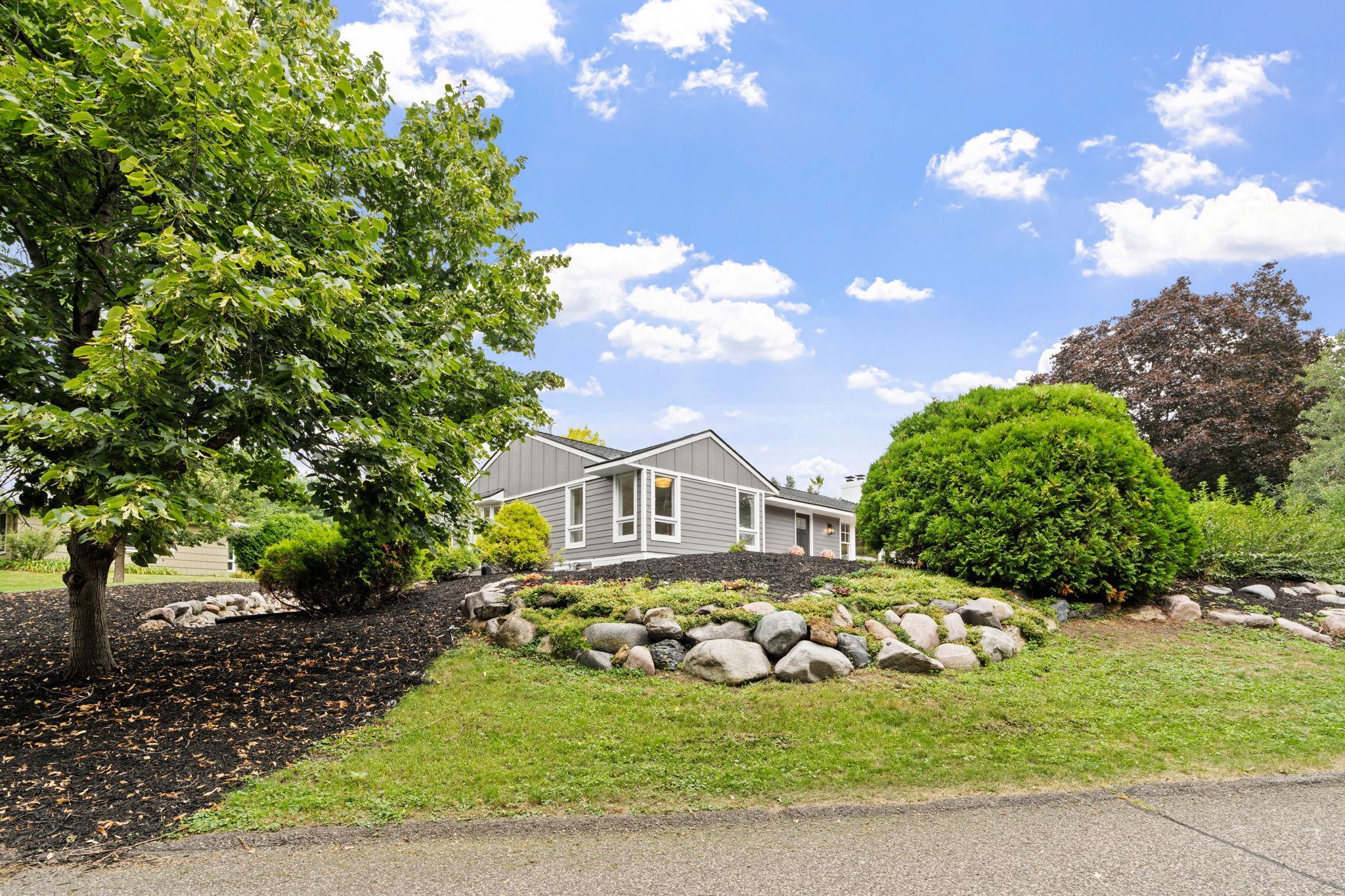 11-web-or-mls-11934 James Rd-3.jpg