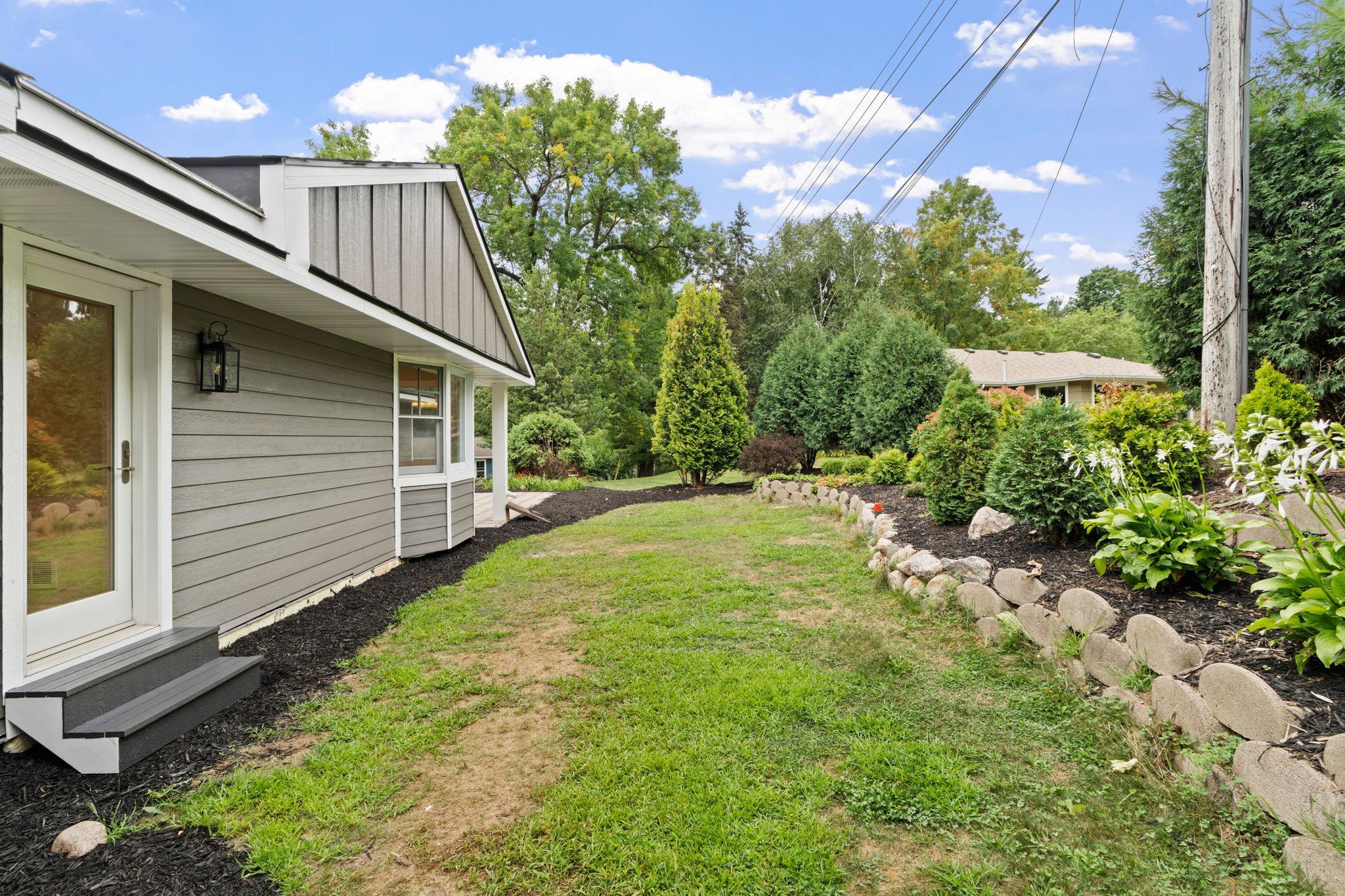 20-web-or-mls-11934 James Rd-12.jpg