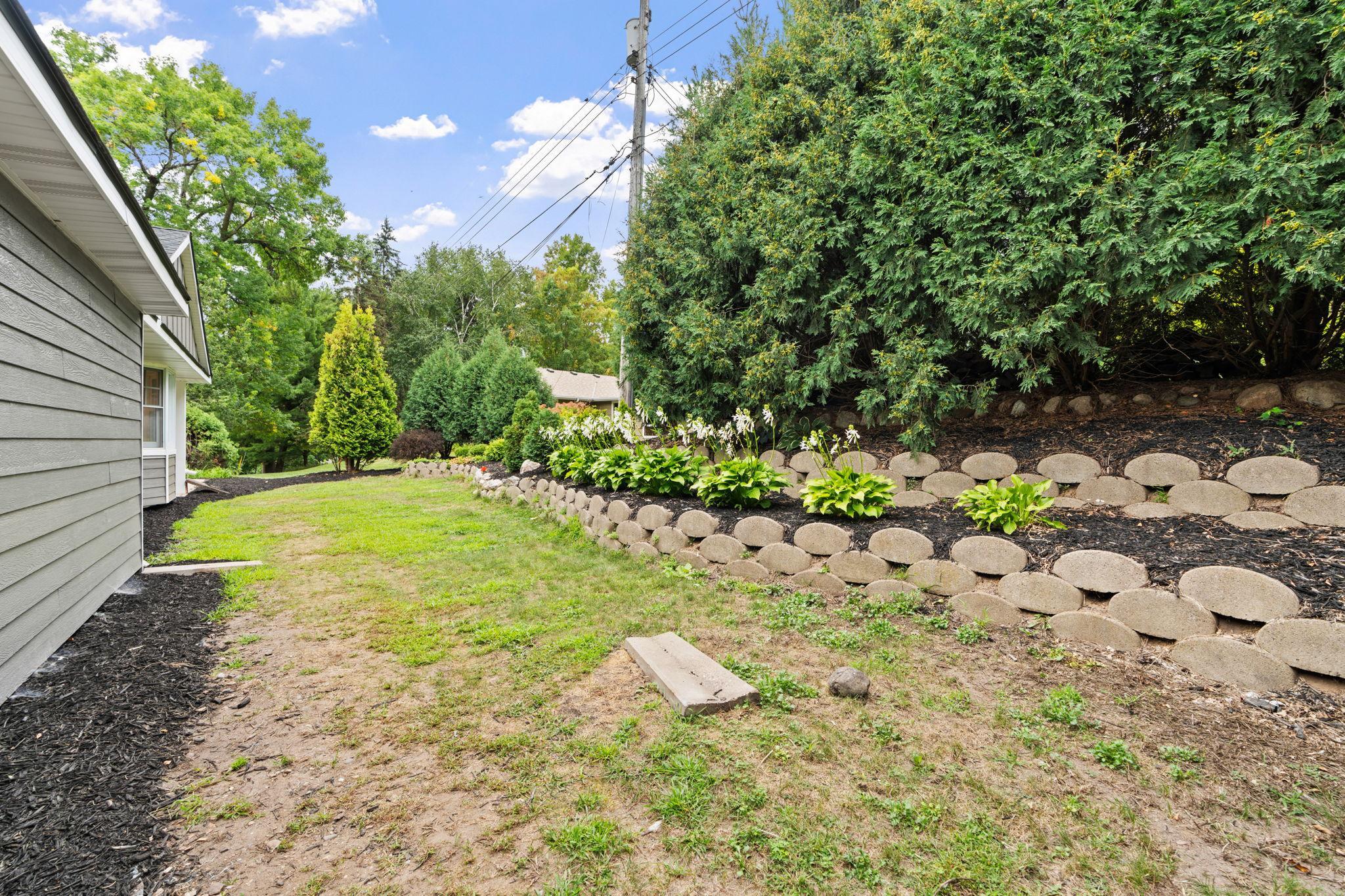 17-web-or-mls-11934 James Rd-9.jpg