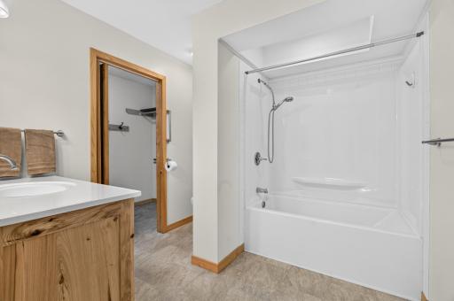 313 - Ensute Bathroom
