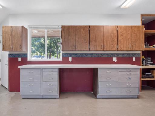 313 - Garage workshop/bench