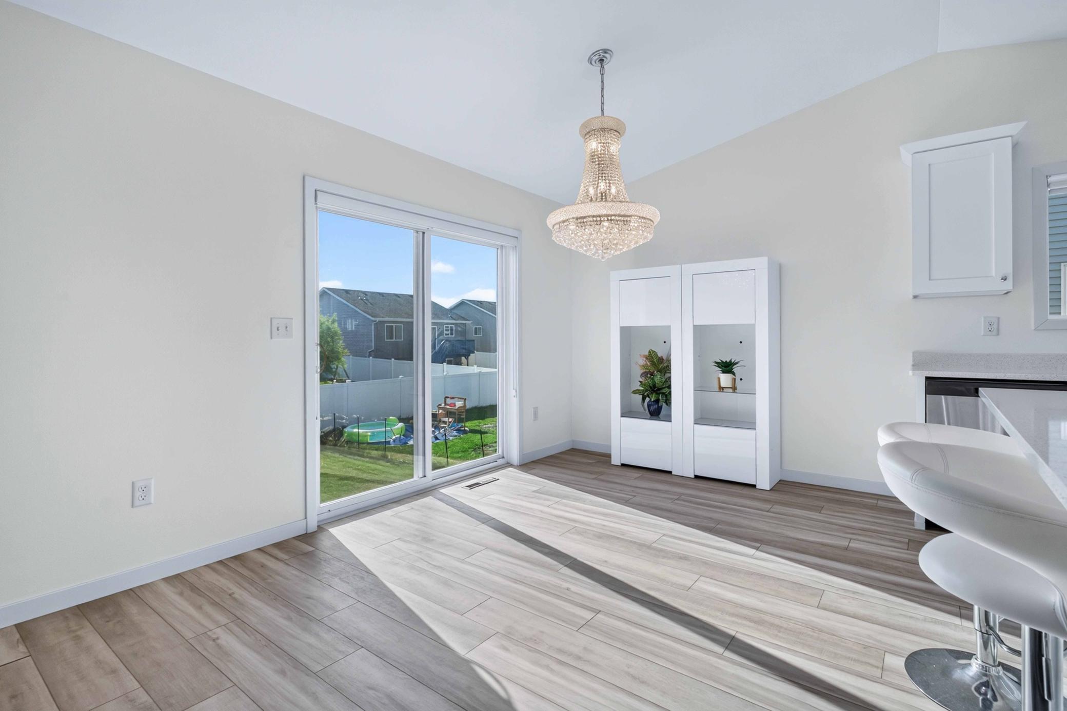 Dining with Patio Door