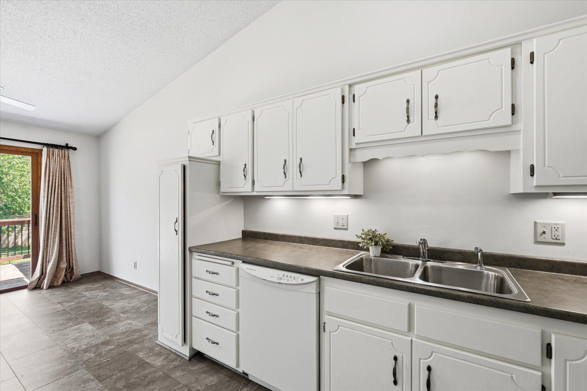 New kitchen sink and garbage disposal: 2022