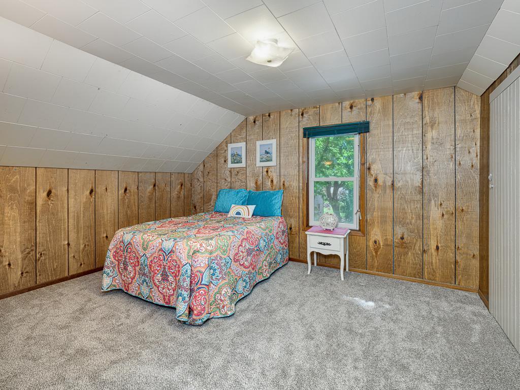 13 - Bedroom.jpg