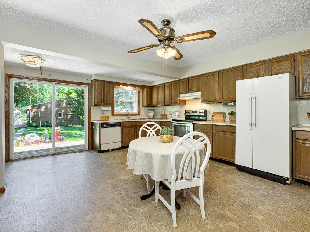 6 - Kitchen.jpg
