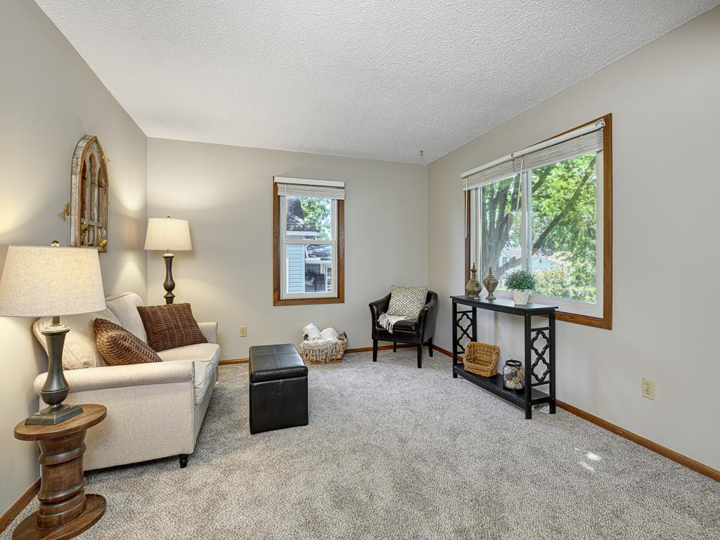 5 - Living Room.jpg