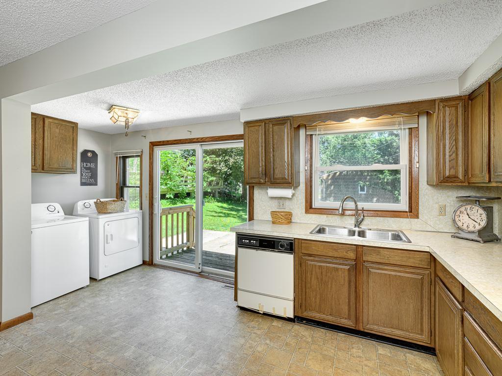 8 - Kitchen.jpg
