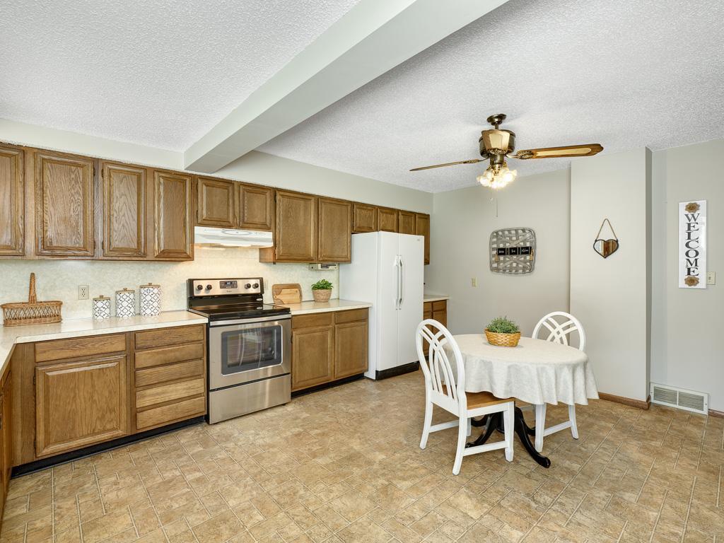 7 - Kitchen.jpg