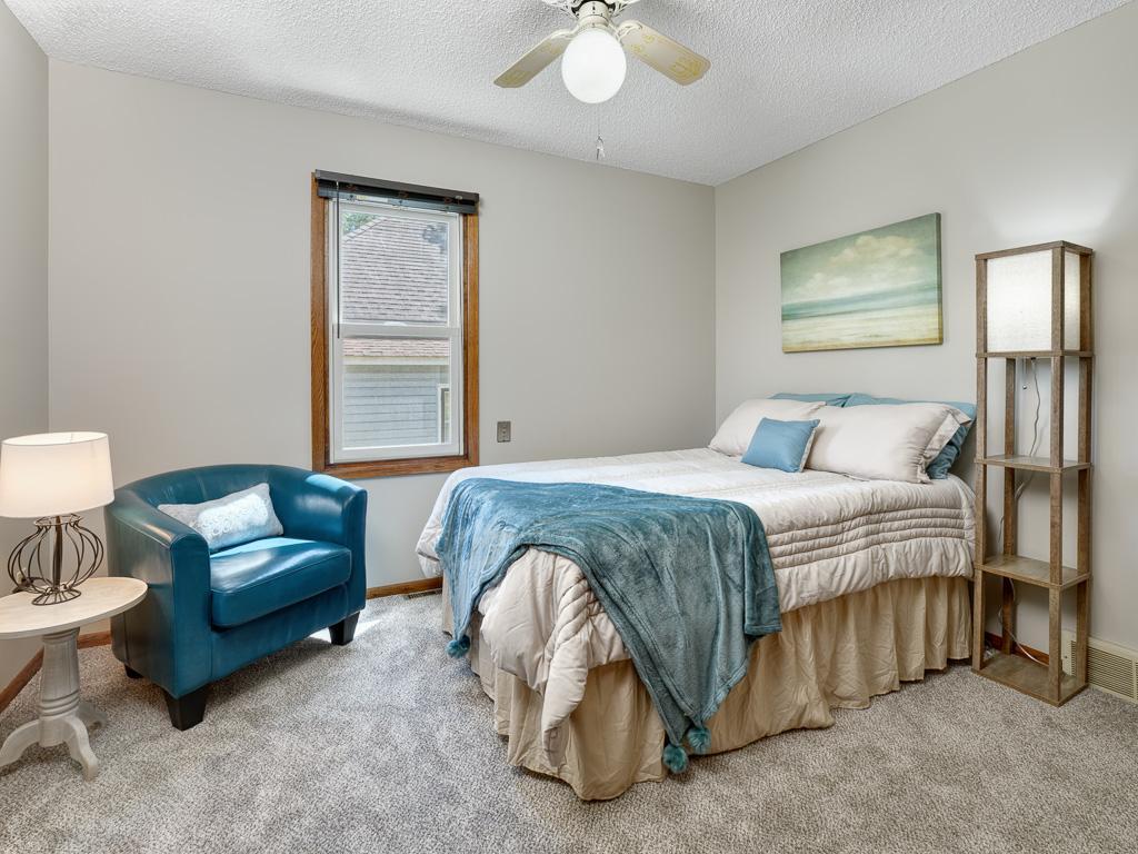 10 - Bedroom.jpg