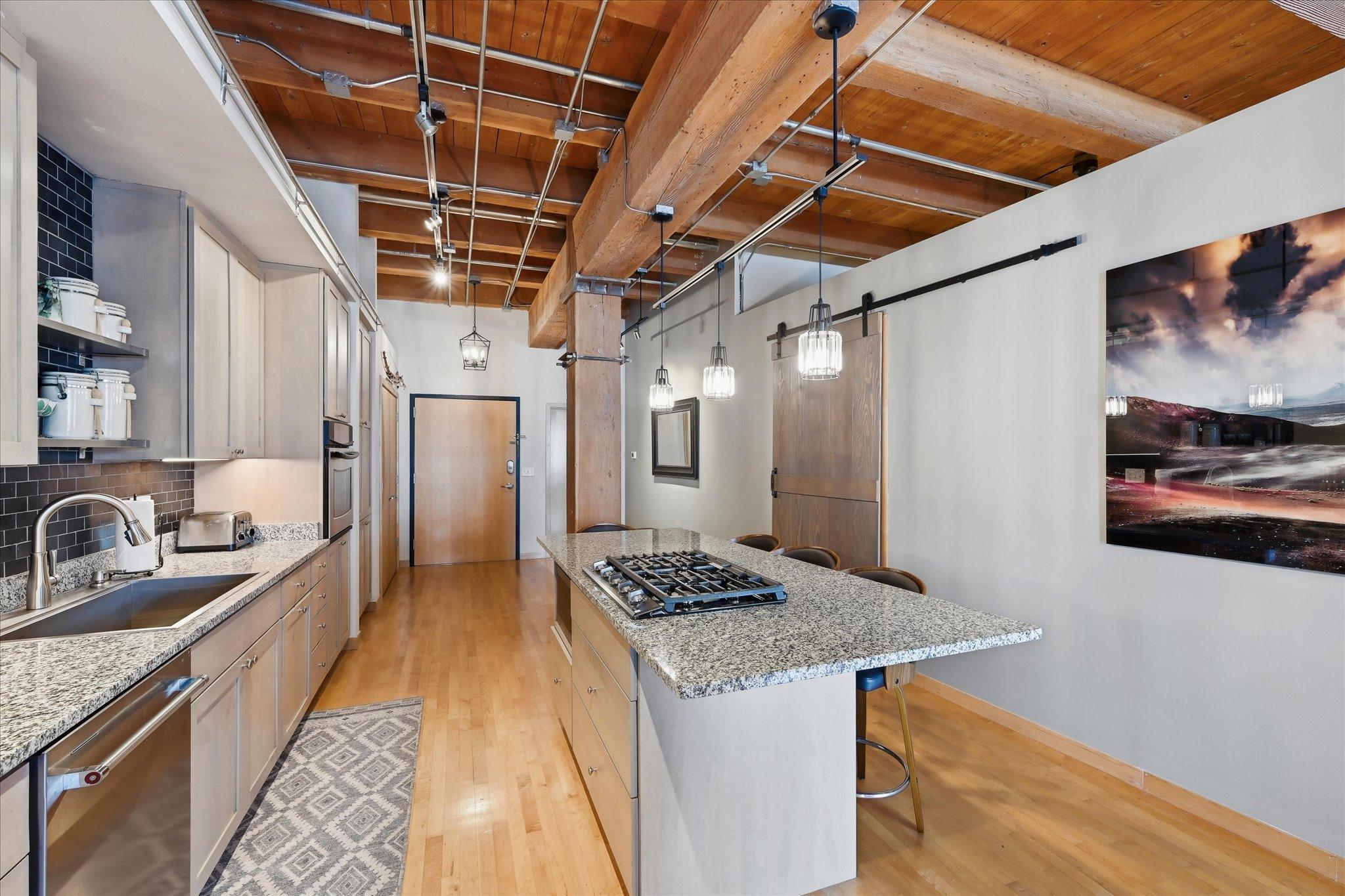 15-607 Washington Ave S _202 [3317029]- 015.jpg