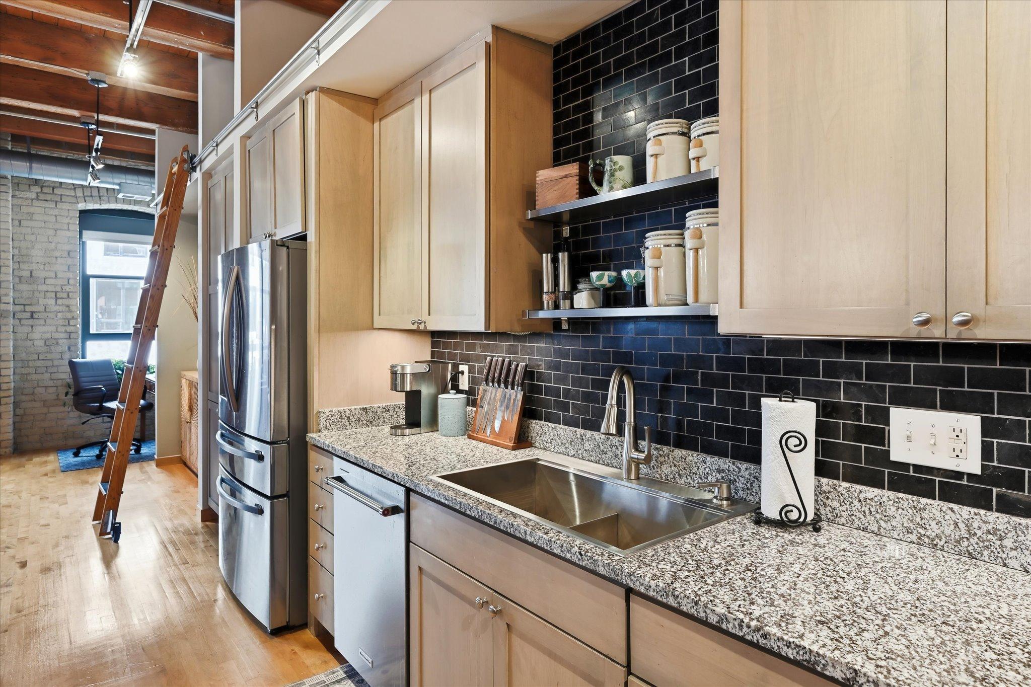 13-607 Washington Ave S _202 [3317029]- 013.jpg